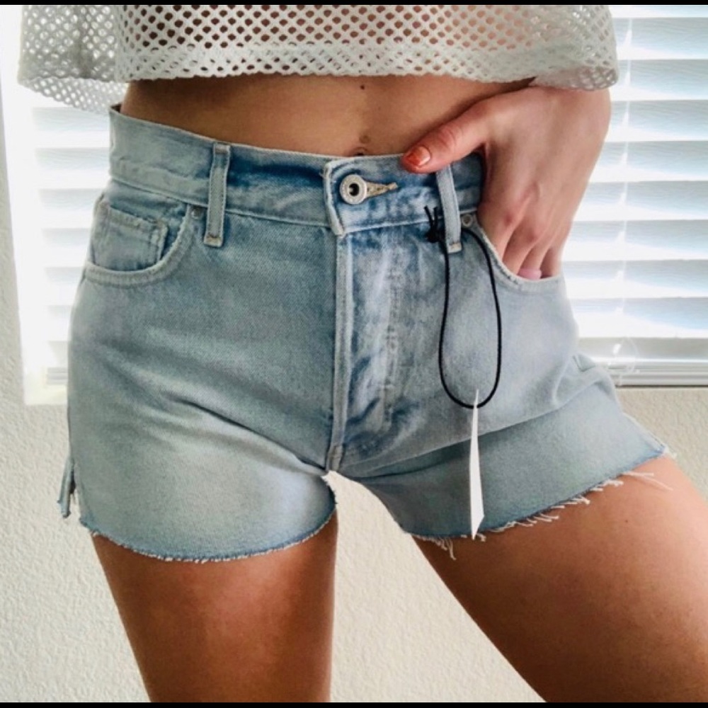 Levi cut offs size 26 NWT